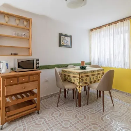 Rustica * Vrbnik (Primorje-Gorski Kotar)