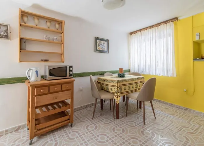 Rustica * Vrbnik (Primorje-Gorski Kotar)