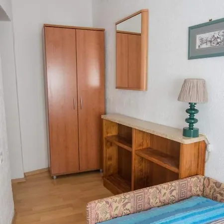 Apartment Rustica Vrbnik (Primorje-Gorski Kotar)